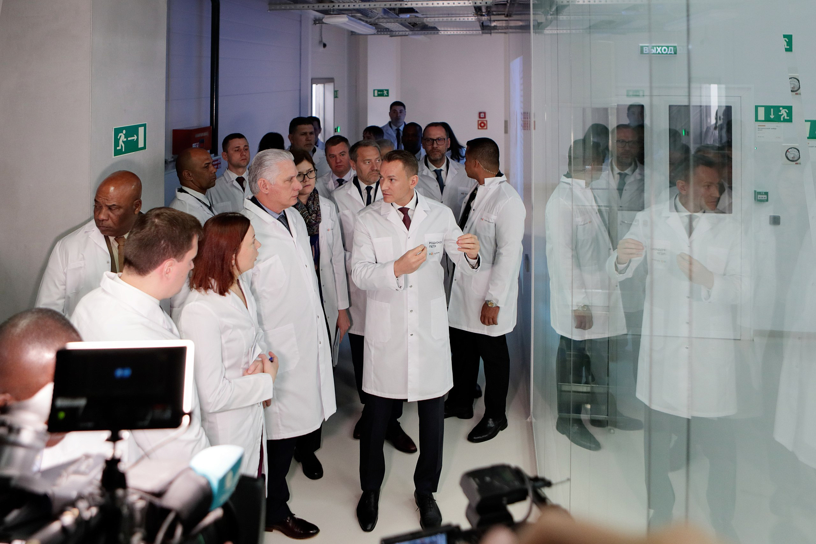 El Presidente de Cuba Visita la Planta de Producción de GEROPHARM en San Petersburgo